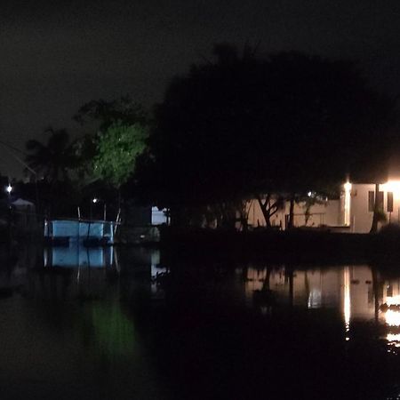 Pradeep'S Backwater Villa Kochi Esterno foto