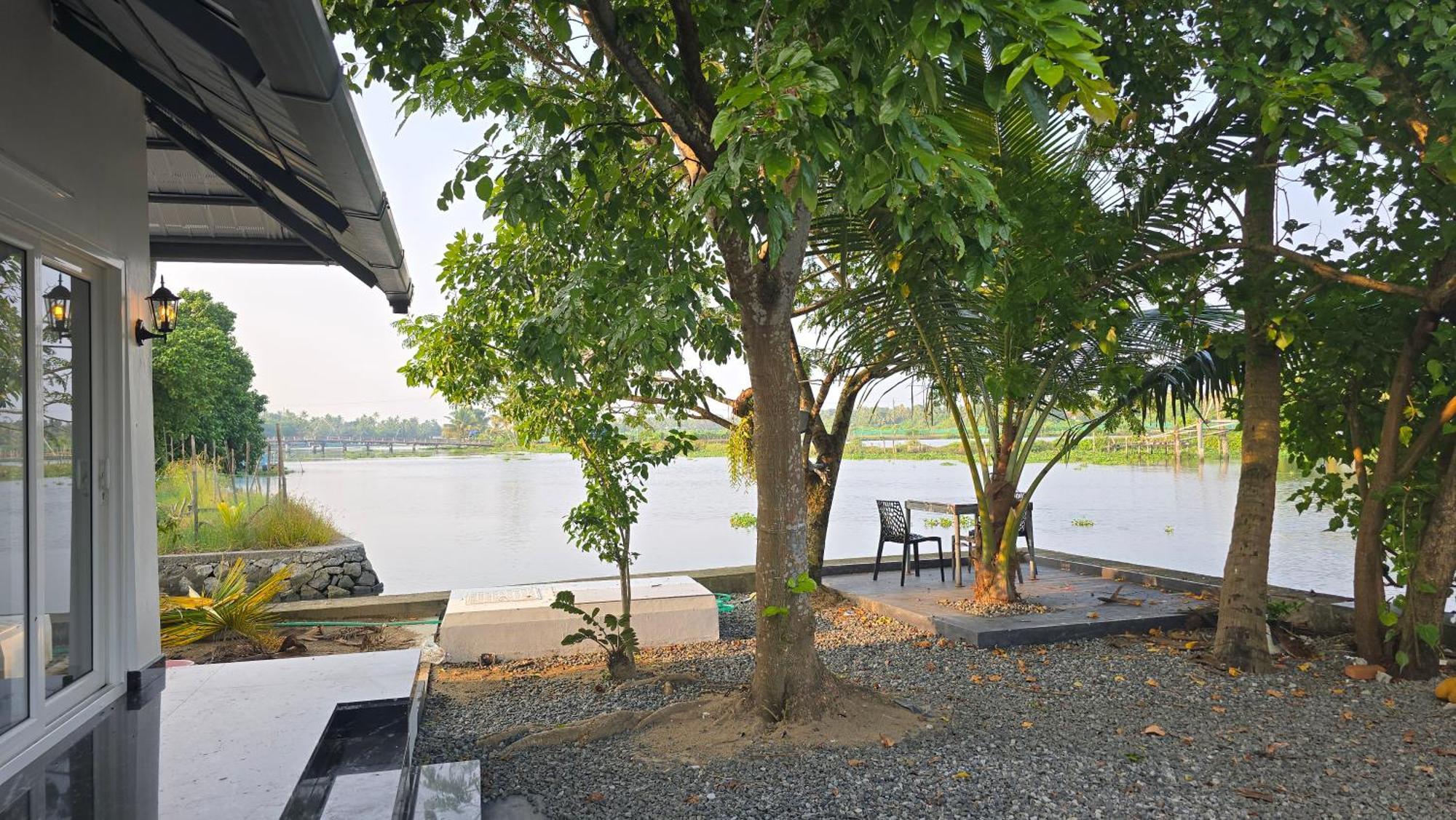 Pradeep'S Backwater Villa Kochi Esterno foto